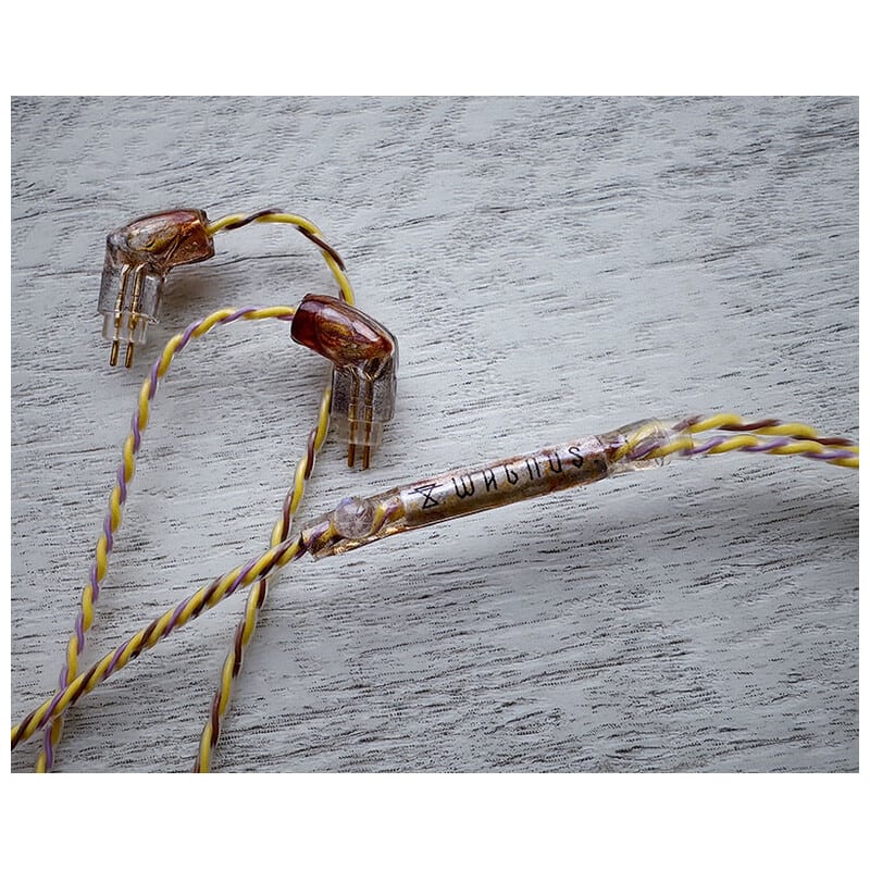 Harvest Moon-Type Bush Clover- / 4.4mm 5極 AEC製金メッキプラグ / Custom 2pin / ロゴ＆イヤーコネクタアートワーク ホワイトムーンストーン装飾