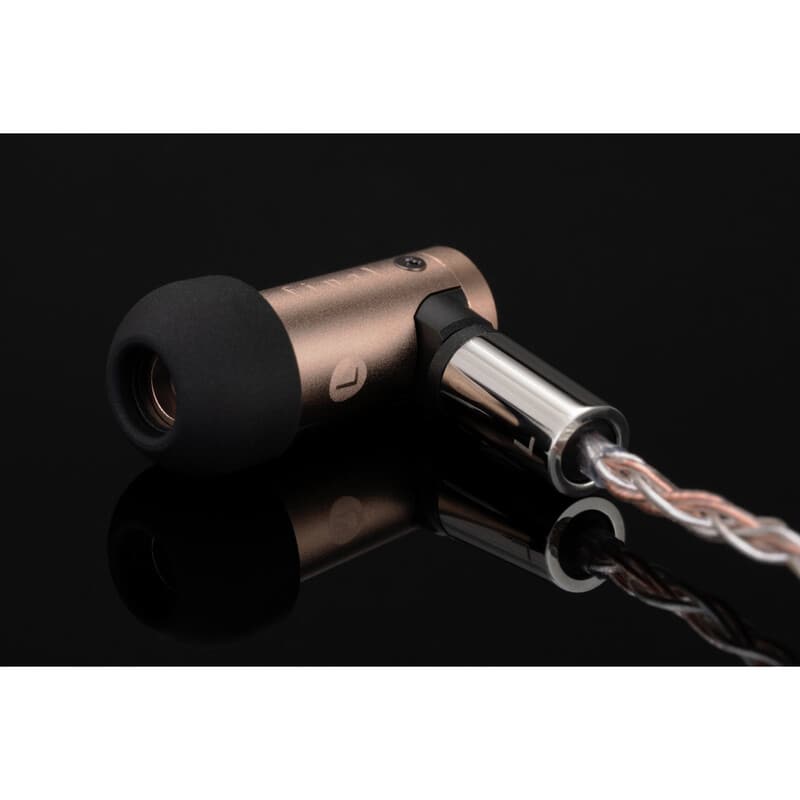 S6000（2025年12月19日発売予定）