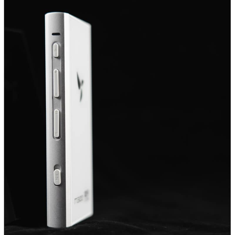 M300 128GB Silver(2026年2月27日発売予定)