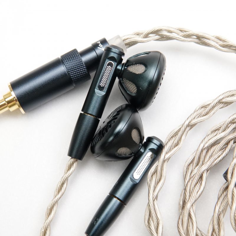 FF5 Black [FIO-IEM-FF5-B]