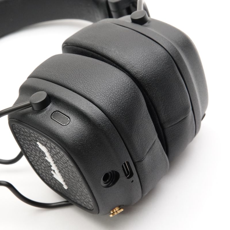 Major V Black