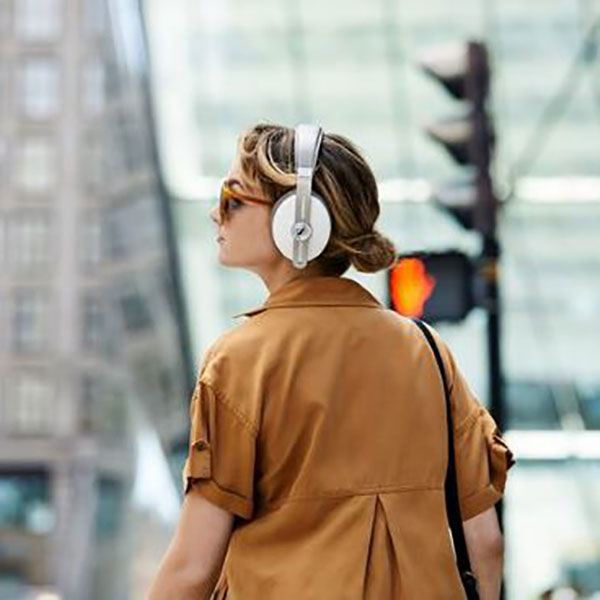 MOMENTUM Wireless Sandy White (M3AEBTXL SANDY WHITE)