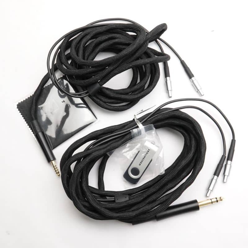 HD 820