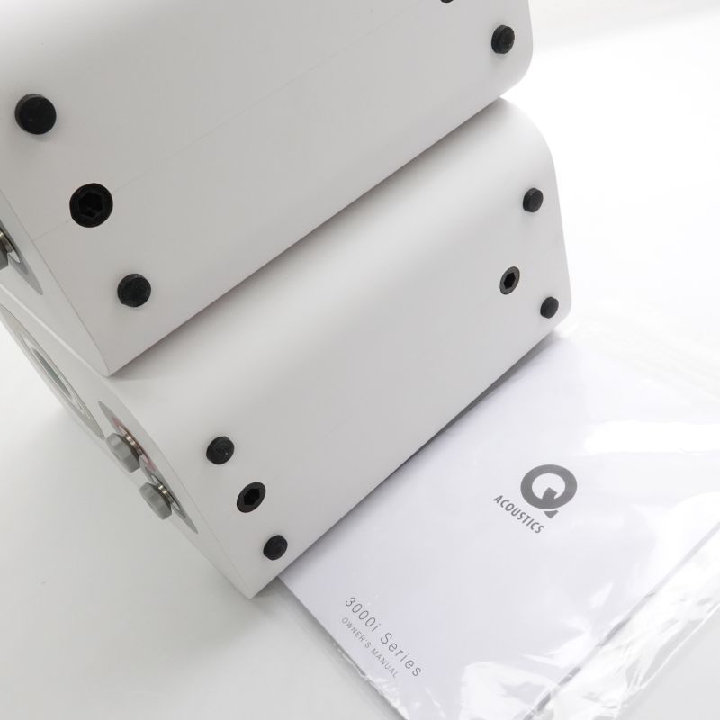 3010i/White