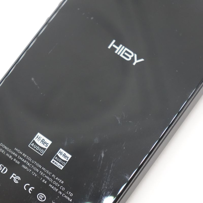 R6 III Black