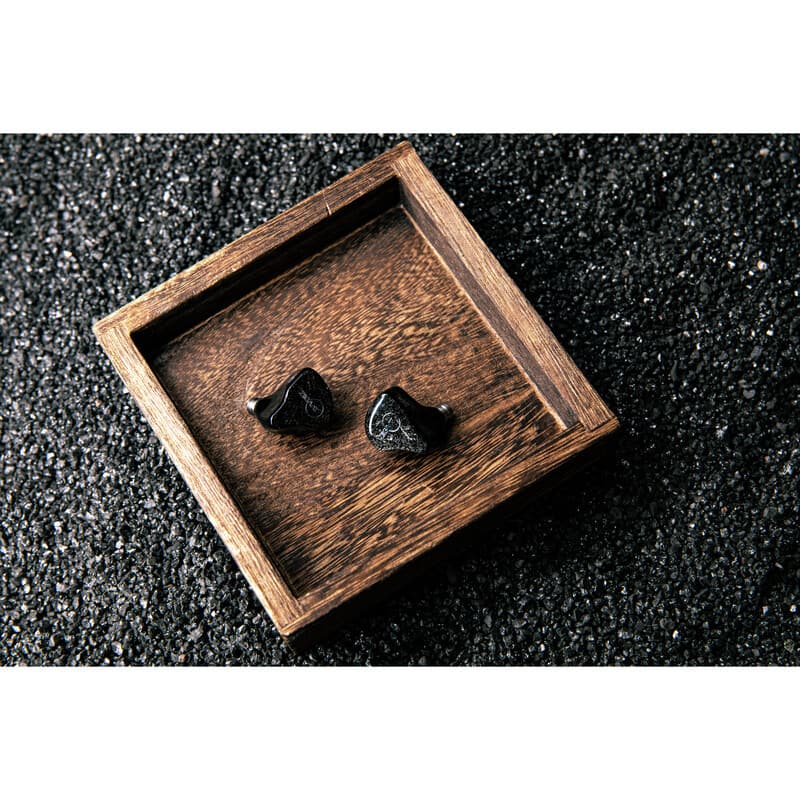 Lush Silver（2025年6月13日発売予定）