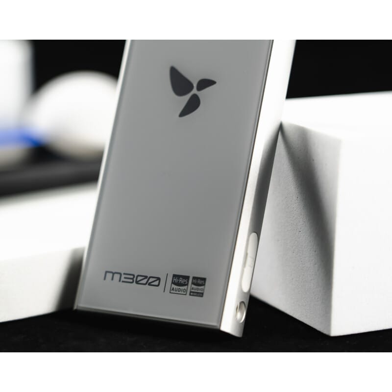 M300 128GB Silver(2026年2月27日発売予定)