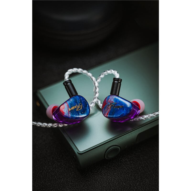 Azure（2025年12月12日発売予定）