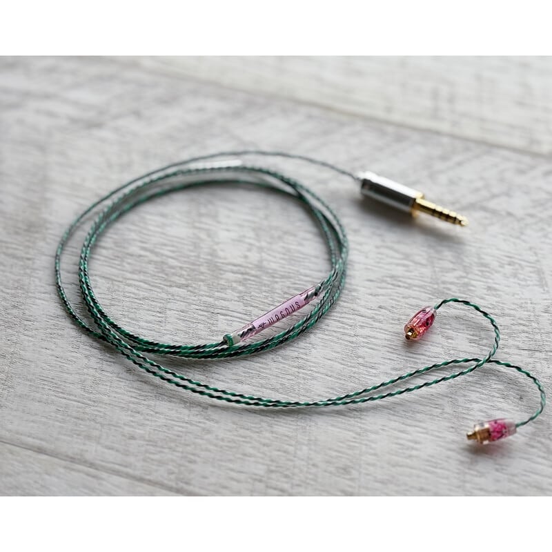Watermelon Lily / 4.4mm 5極 AEC製 金メッキプラグ / MMCX / ロゴ＆イヤーコネクタアートワーク