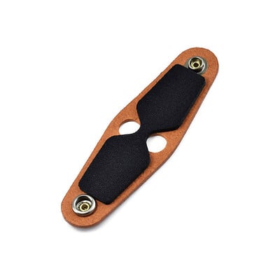 ケーブルが滑りにくいイヤフォンクリップ＜ケーブルを通す穴付き＞＜太めのケーブル用＞ キャメル [E586-CA]