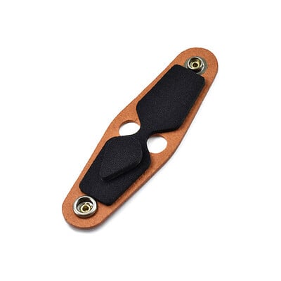 ケーブルが滑りにくいイヤフォンクリップ＜ケーブルを通す穴付き＞＜細めのケーブル用＞ キャメル [E590-CA]