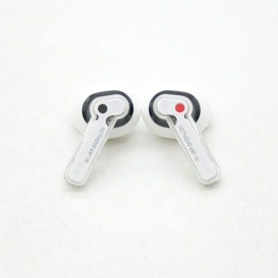 ear (a) ホワイト